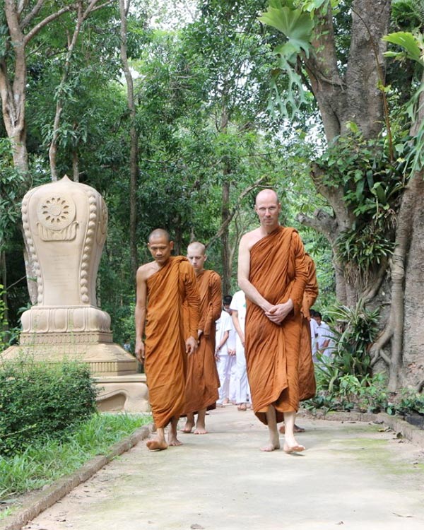 01-WatPahNanachat-Buddhist-Retreat-Thailand